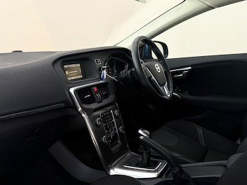 Used Volvo V40 2016 for sale - 79117031: Photo