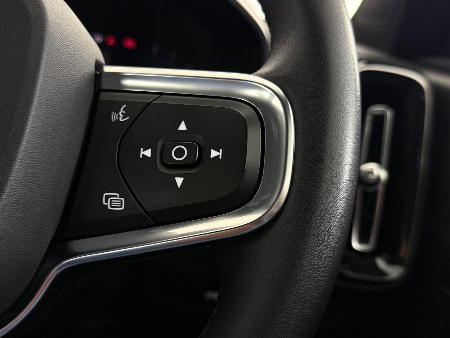 Used Volvo XC40 2022 for sale - 77259747: Photo 24