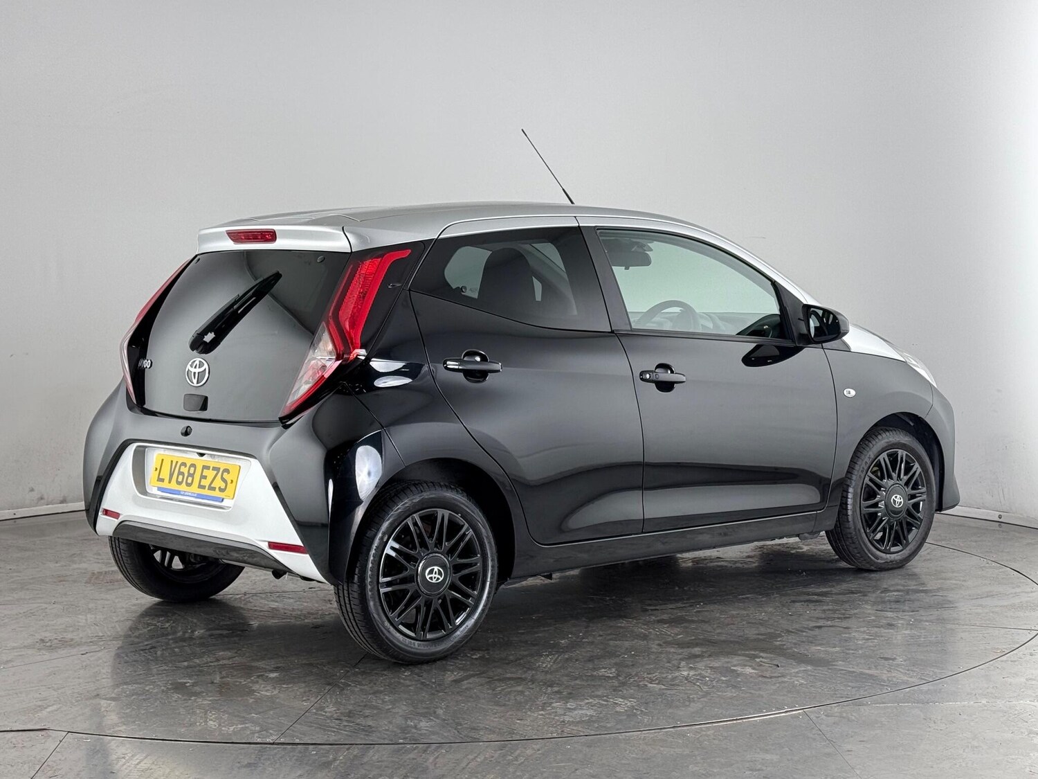 Used Toyota AYGO 2018 for sale - 76468613: Photo 4