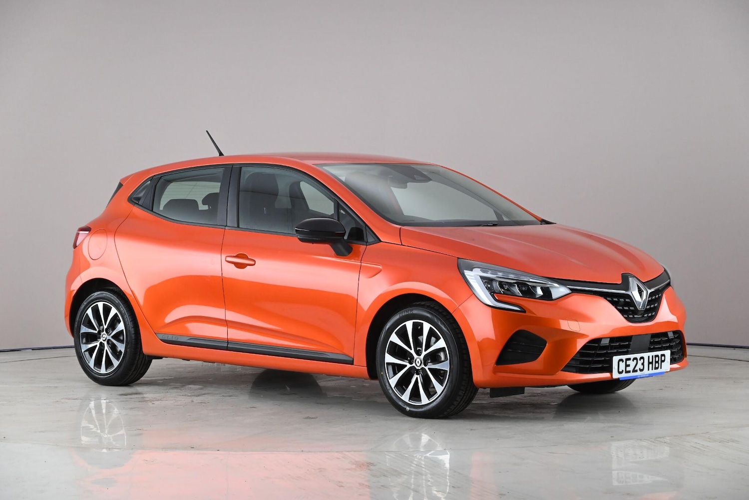 Used Renault Clio 2023 for sale - 78078671: Photo 1