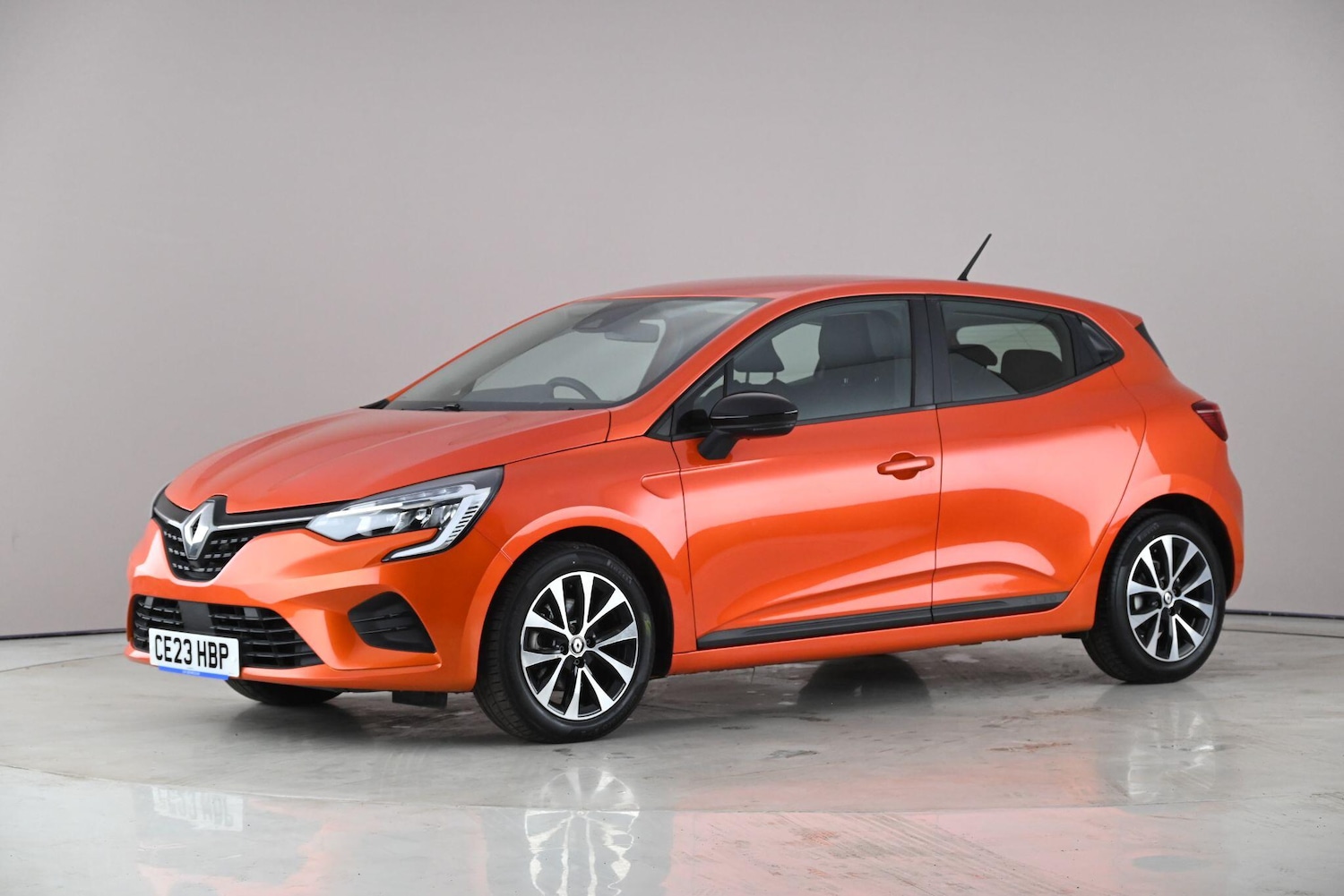 Used Renault Clio 2023 for sale - 78078671: Photo 2