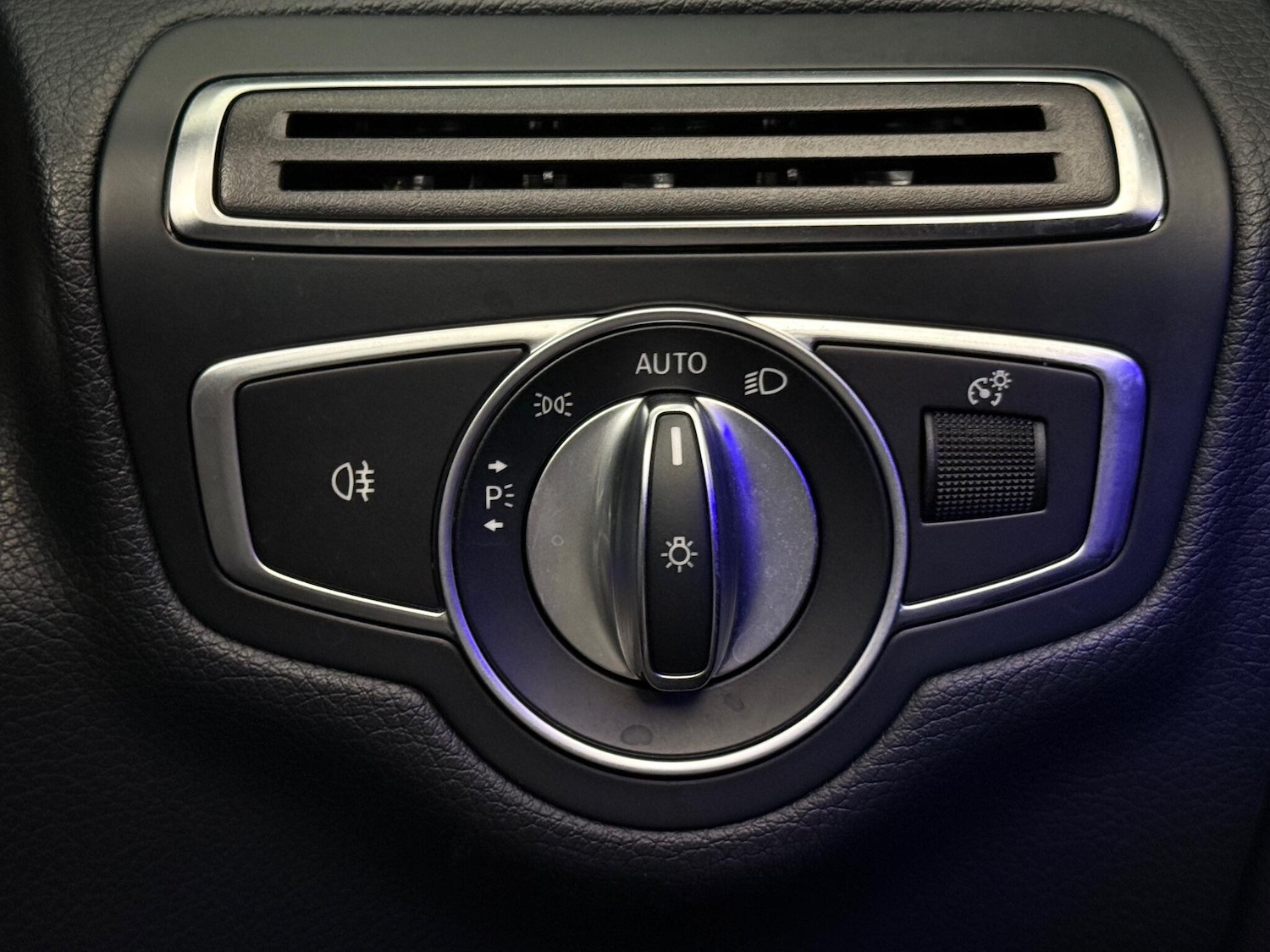 Used Mercedes-Benz C Class 2019 for sale - 76468588: Photo 29