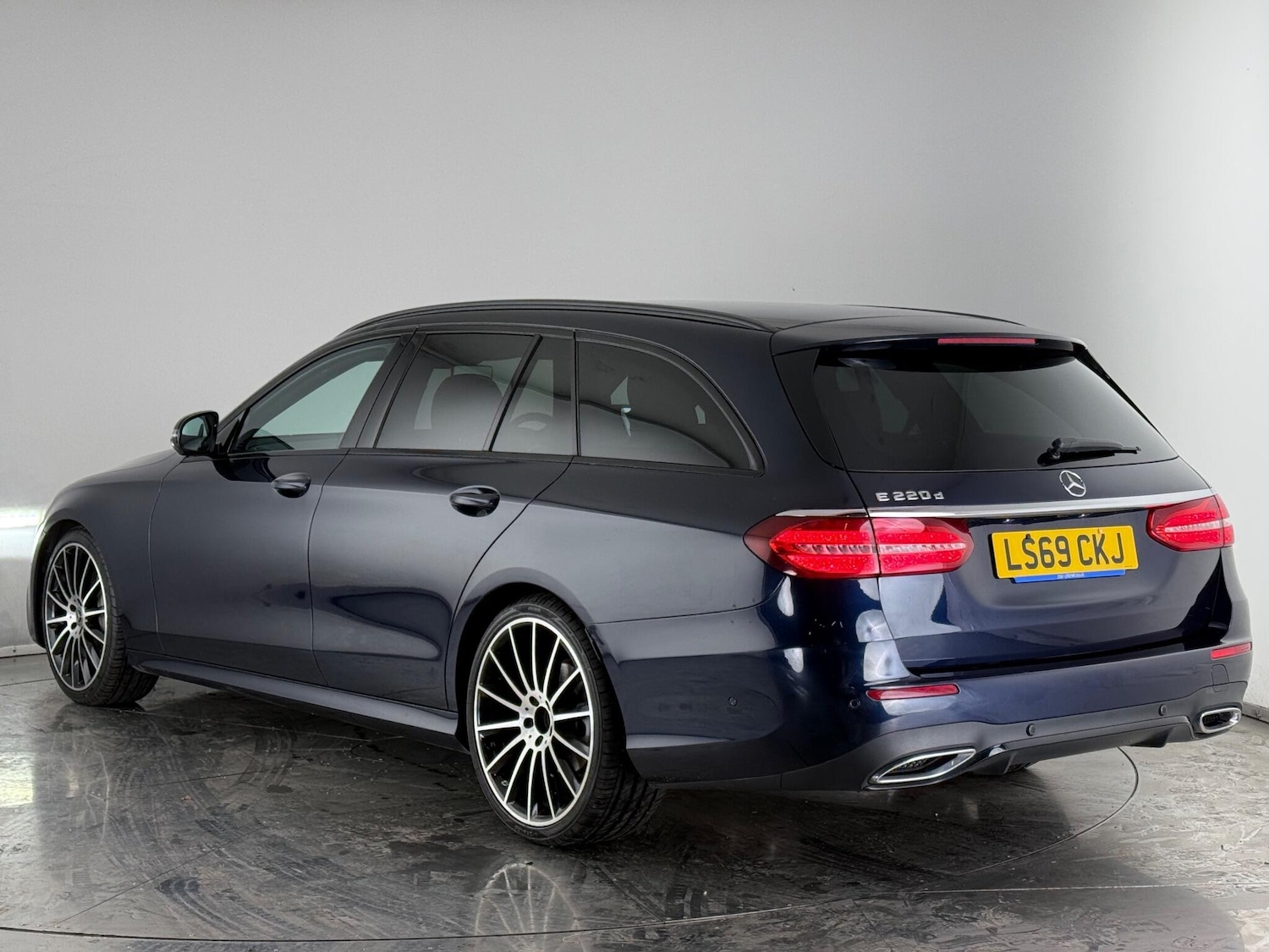 Used Mercedes-Benz E Class 2019 for sale - 77243105: Photo 3