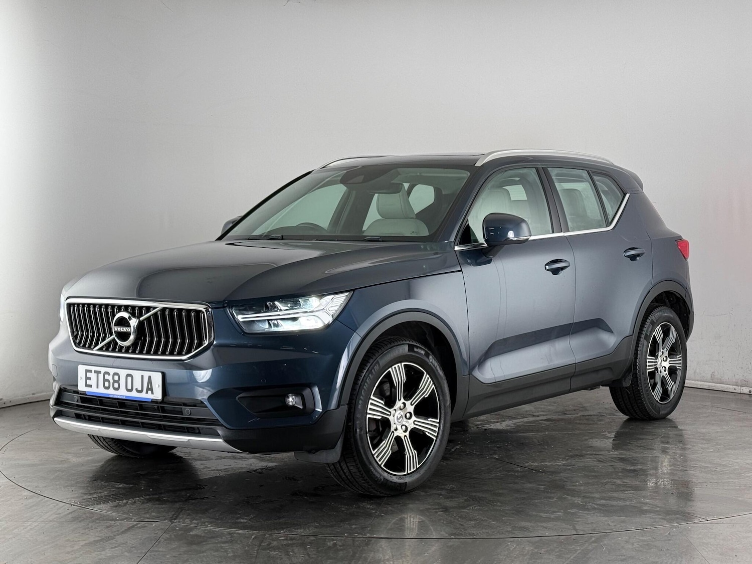 Used Volvo XC40 2018 for sale - 77629869: Photo 3