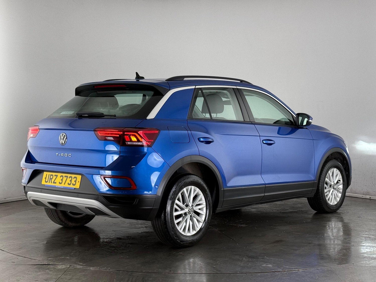 Used Volkswagen T-Roc 2023 for sale - 77550812: Photo 2
