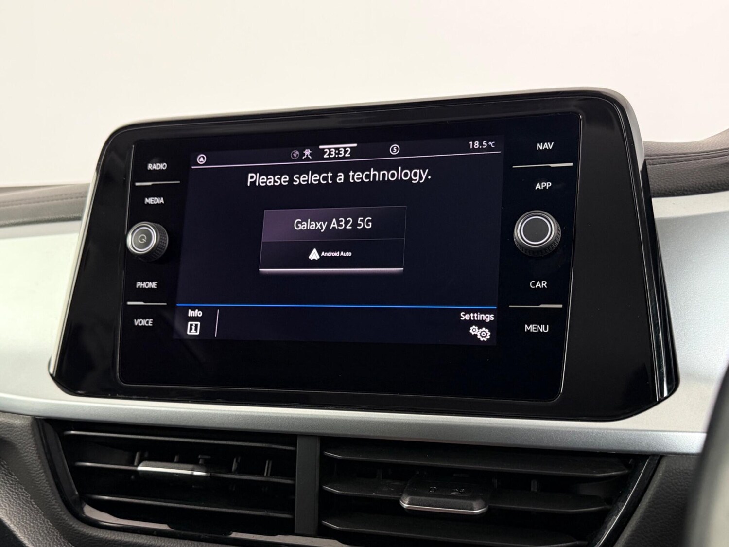 Used Volkswagen T-Roc 2023 for sale - 77550812: Photo 22