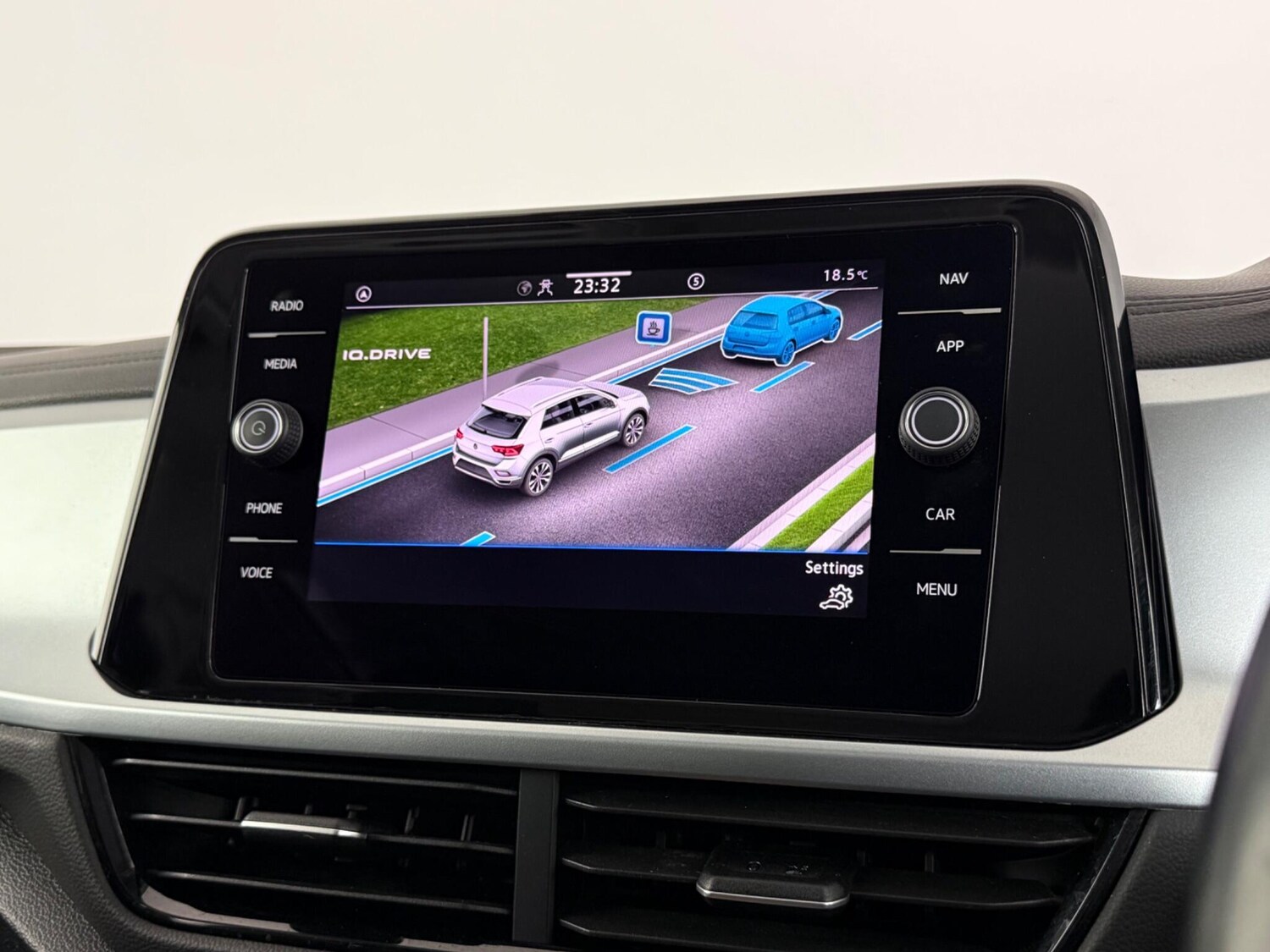 Used Volkswagen T-Roc 2023 for sale - 77550812: Photo 24