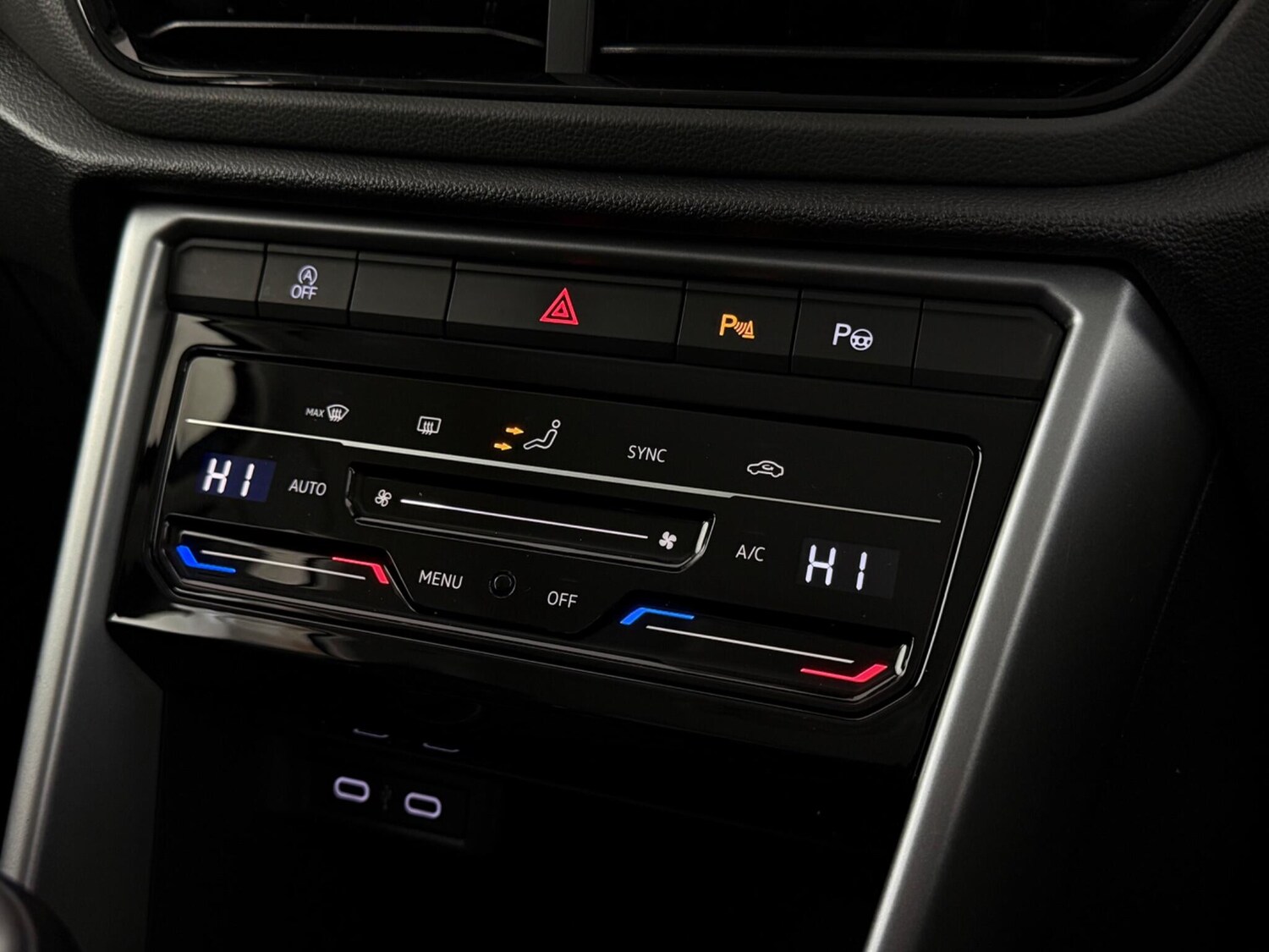 Used Volkswagen T-Roc 2023 for sale - 77550812: Photo 31