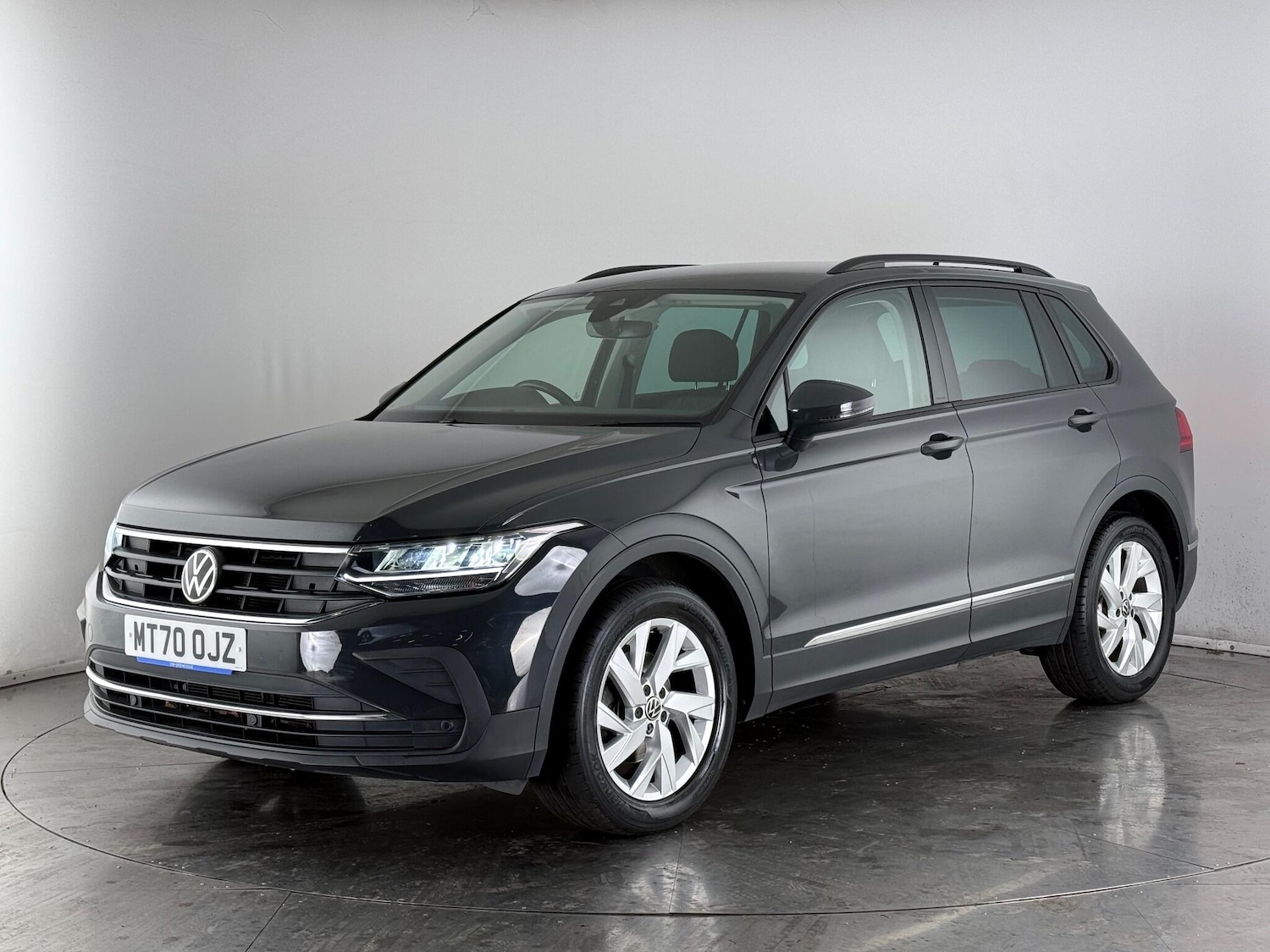 Used Volkswagen Tiguan 2020 for sale - 77243601: Photo 2
