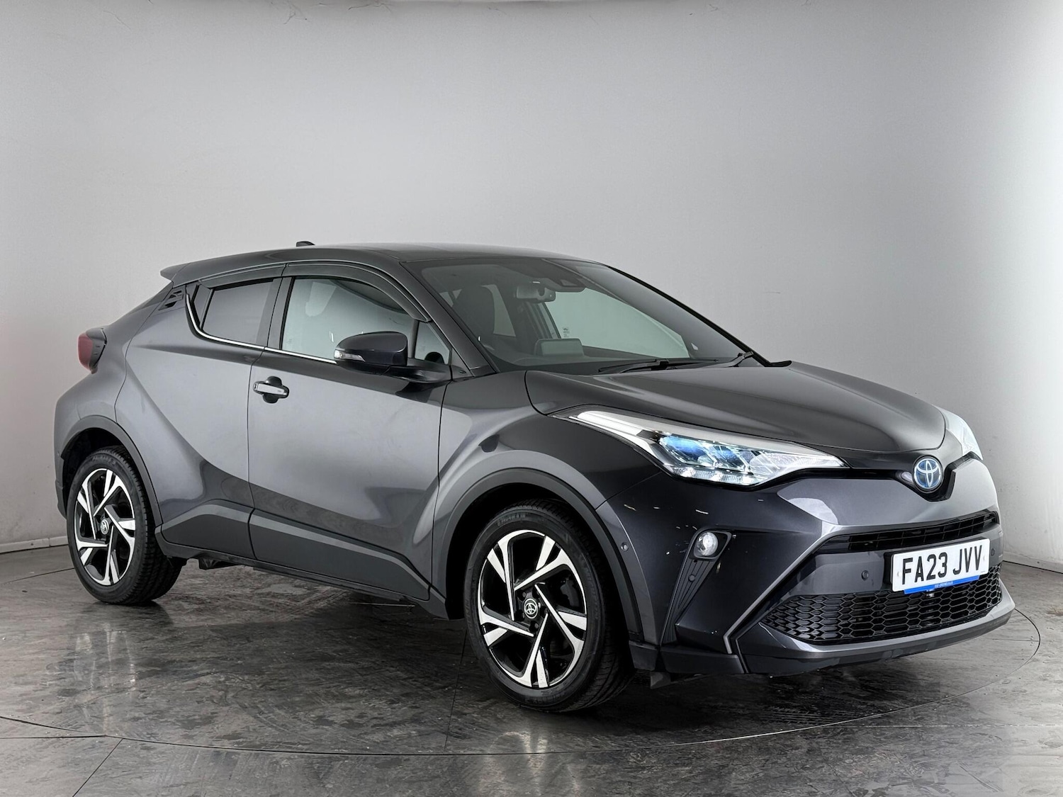 Used Toyota C-HR 2023 for sale - 76850549: Photo 1