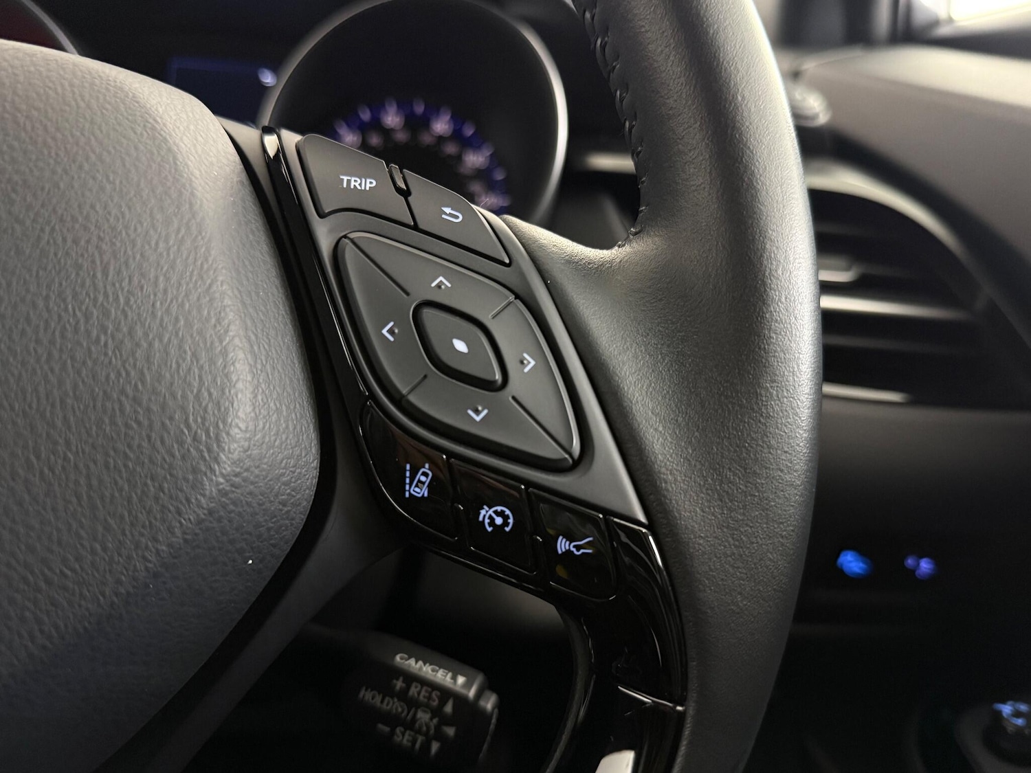 Used Toyota C-HR 2023 for sale - 76850549: Photo 24