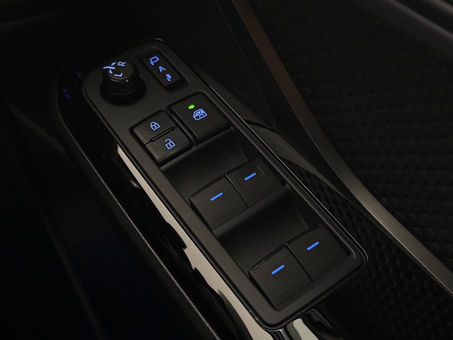 Used Toyota C-HR 2023 for sale - 76850549: Photo 37