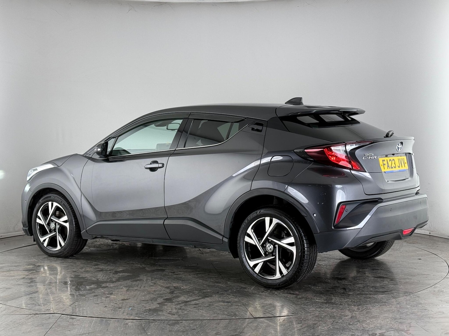 Used Toyota C-HR 2023 for sale - 76850549: Photo 5