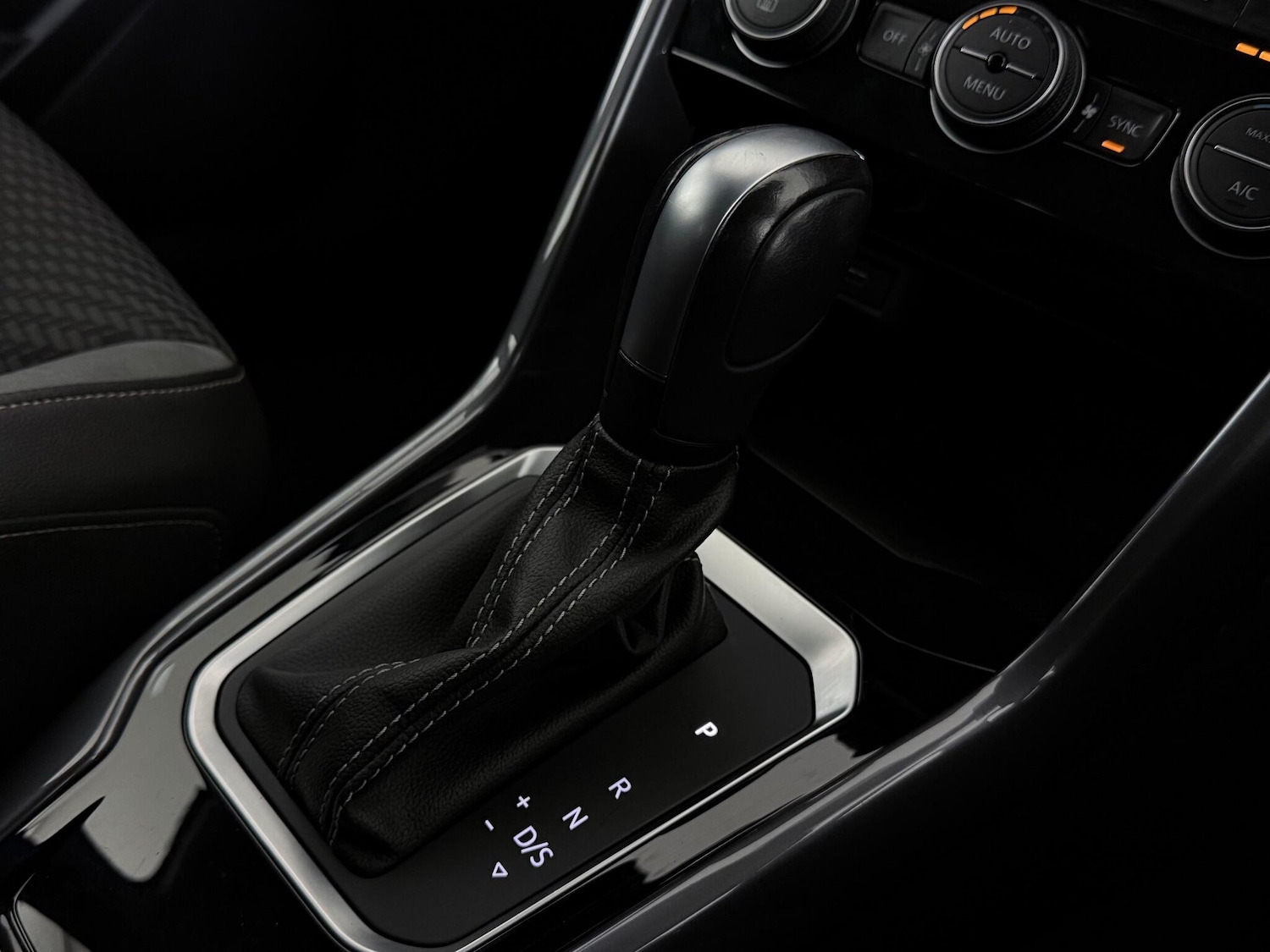 Used Volkswagen T-Roc 2021 for sale - 77259569: Photo 30