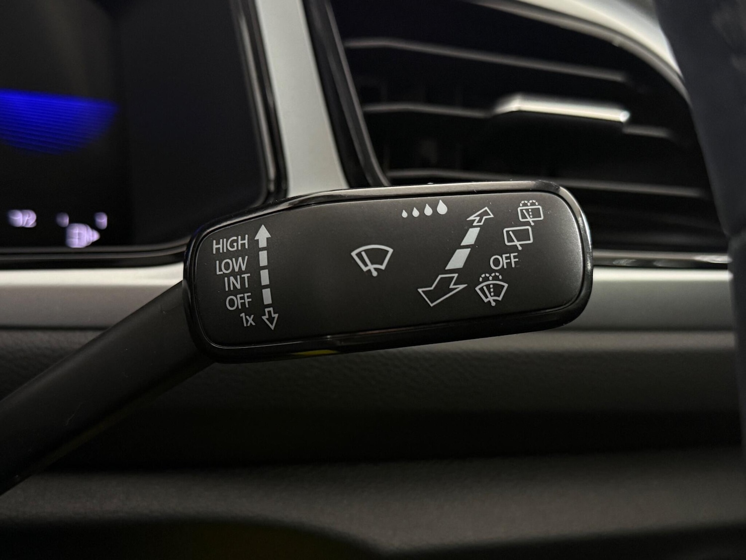 Used Volkswagen T-Roc 2022 for sale - 77181024: Photo 22