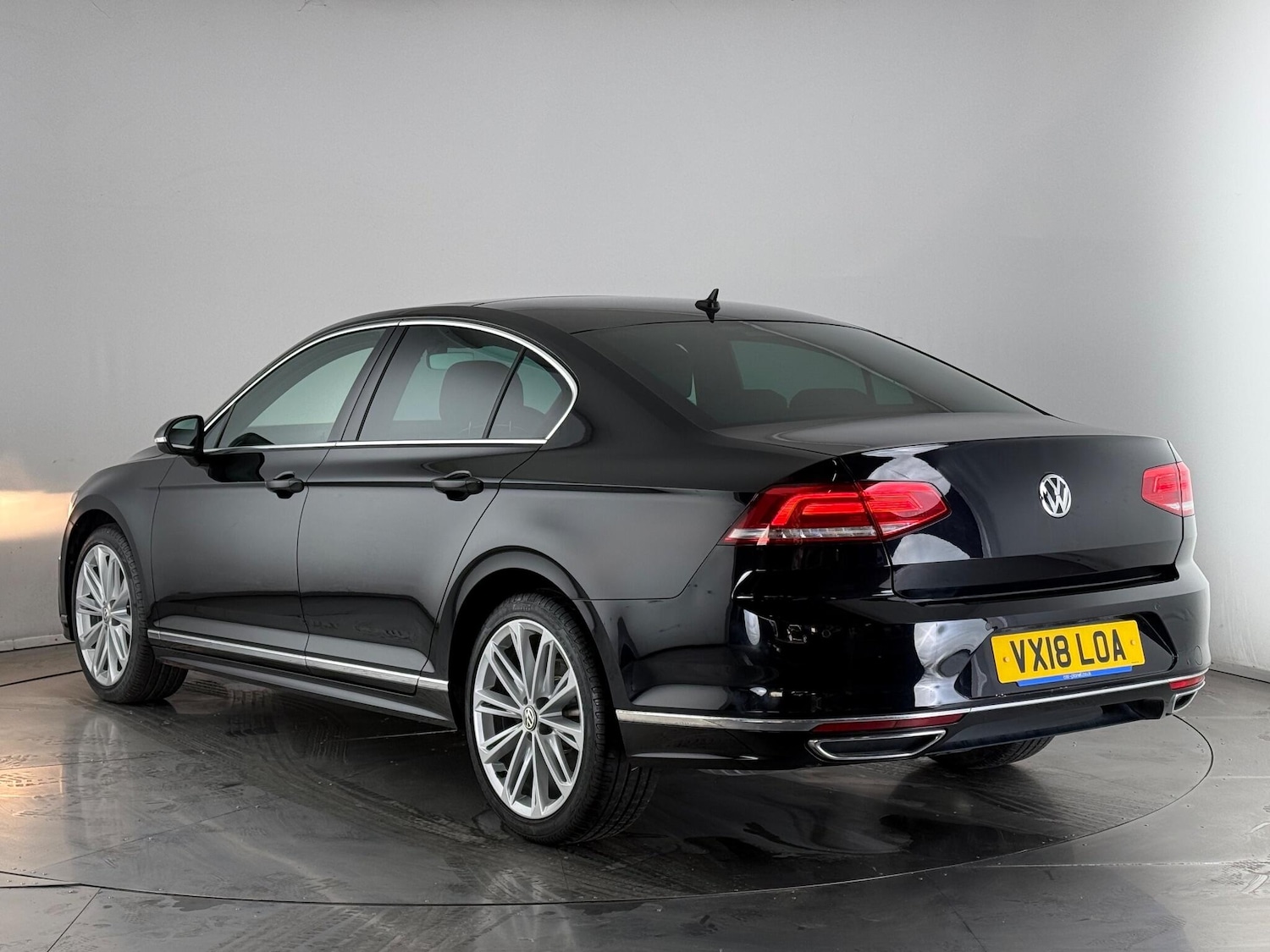 Used Volkswagen Passat 2018 for sale - 77246381: Photo 4