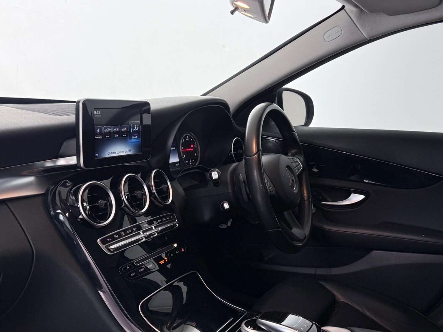 Used Mercedes-Benz C Class 2015 for sale - 77945252: Photo 10