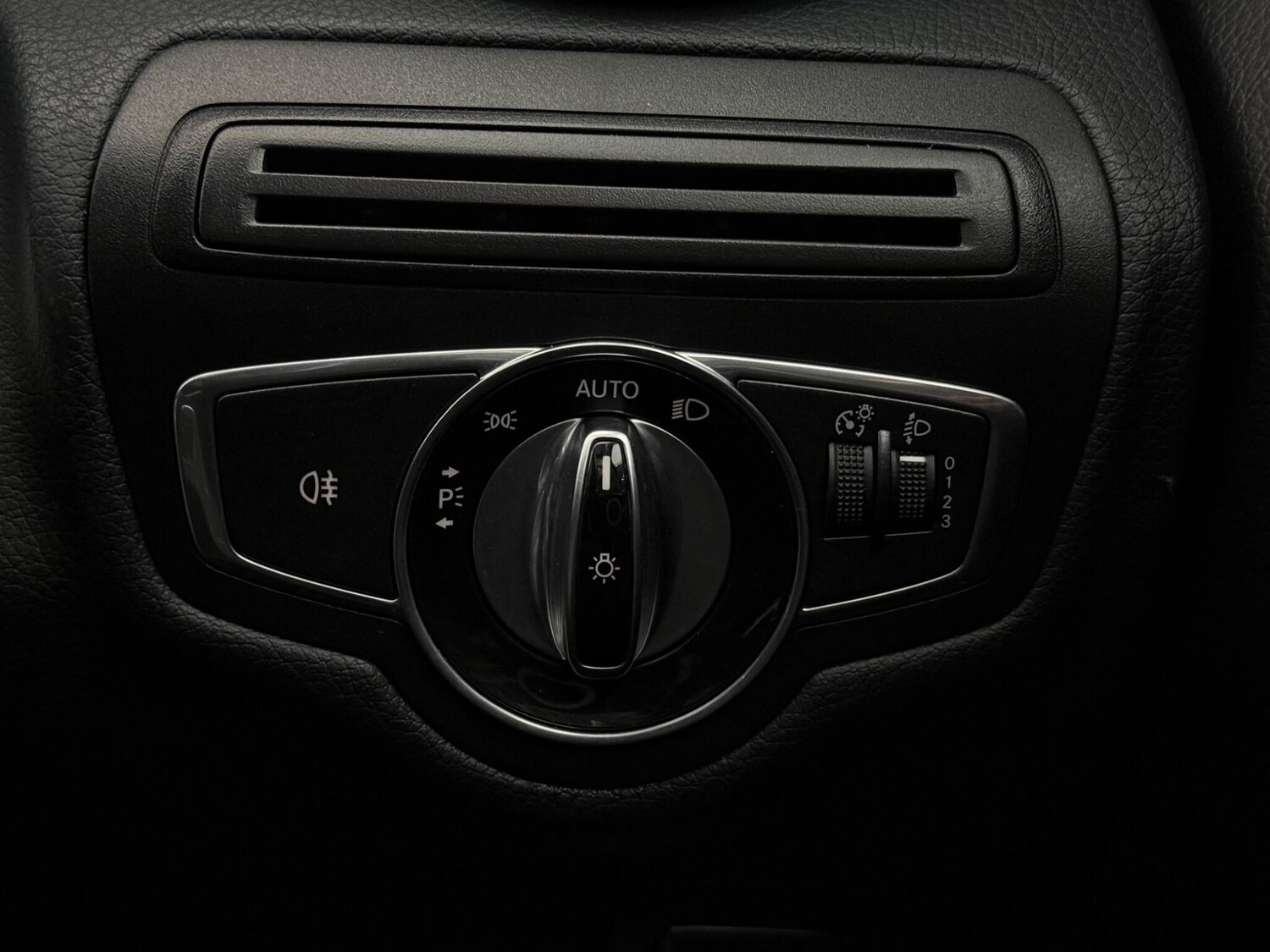 Used Mercedes-Benz C Class 2015 for sale - 77945252: Photo 18