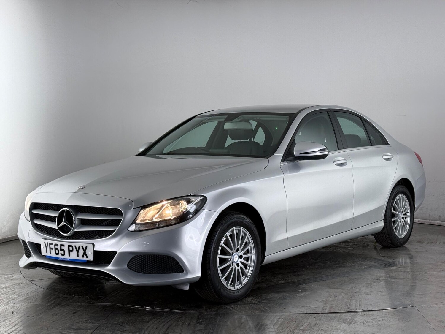 Used Mercedes-Benz C Class 2015 for sale - 77945252: Photo 4