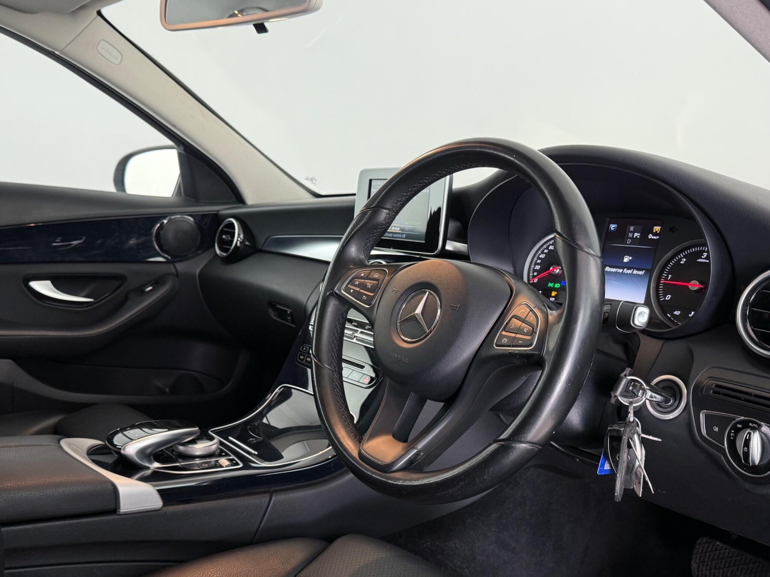 Used Mercedes-Benz C Class 2015 for sale - 77945252: Photo 8