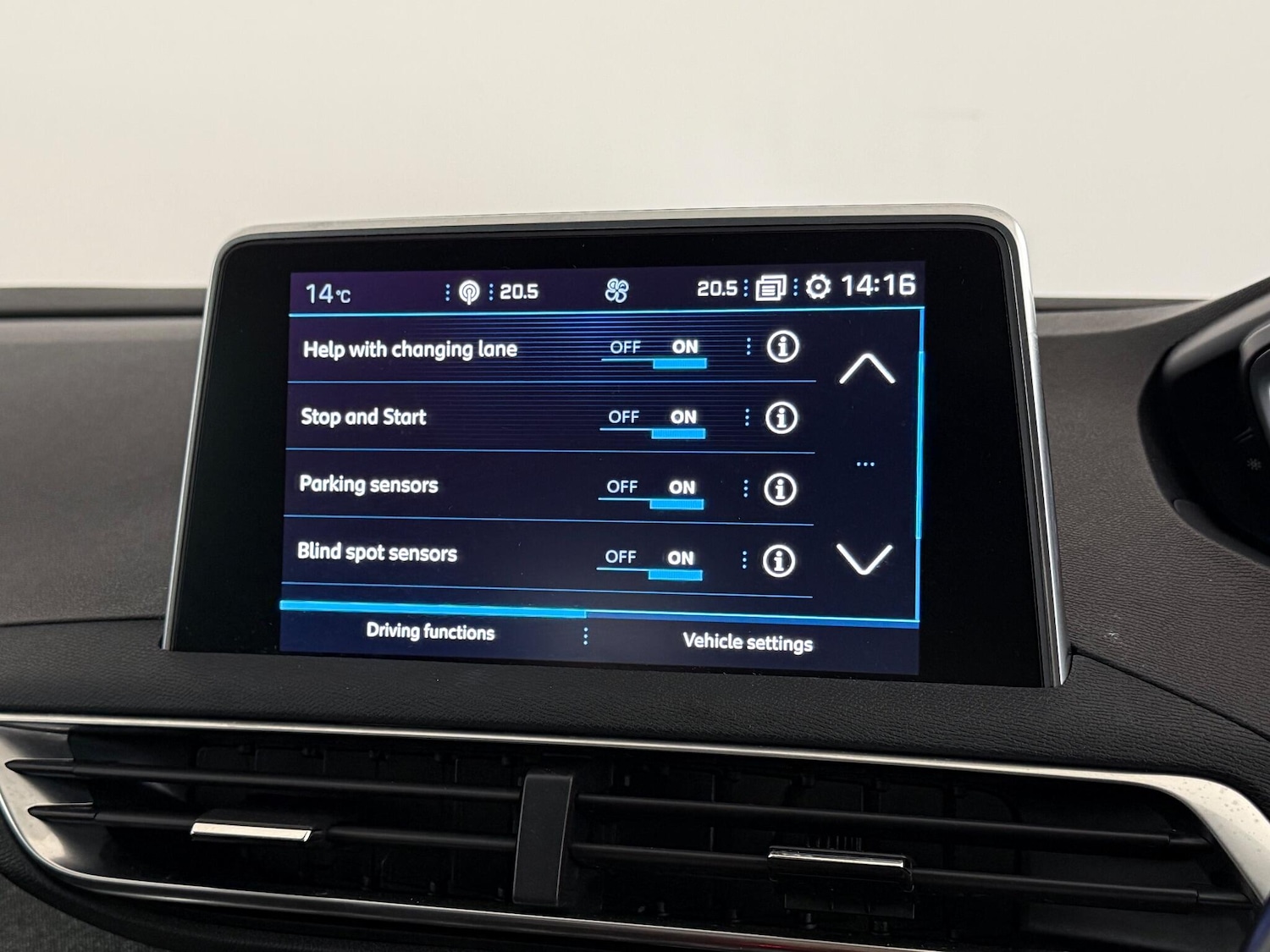 Used Peugeot 3008 2018 for sale - 77222117: Photo 29