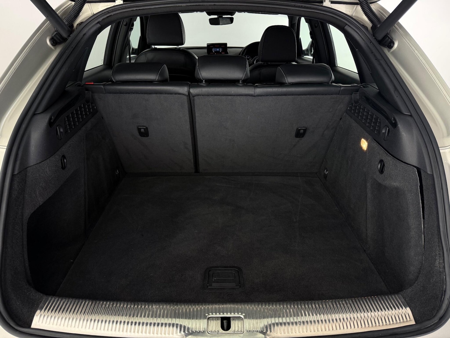 Used Audi Q3 2017 for sale - 77181129: Photo 10