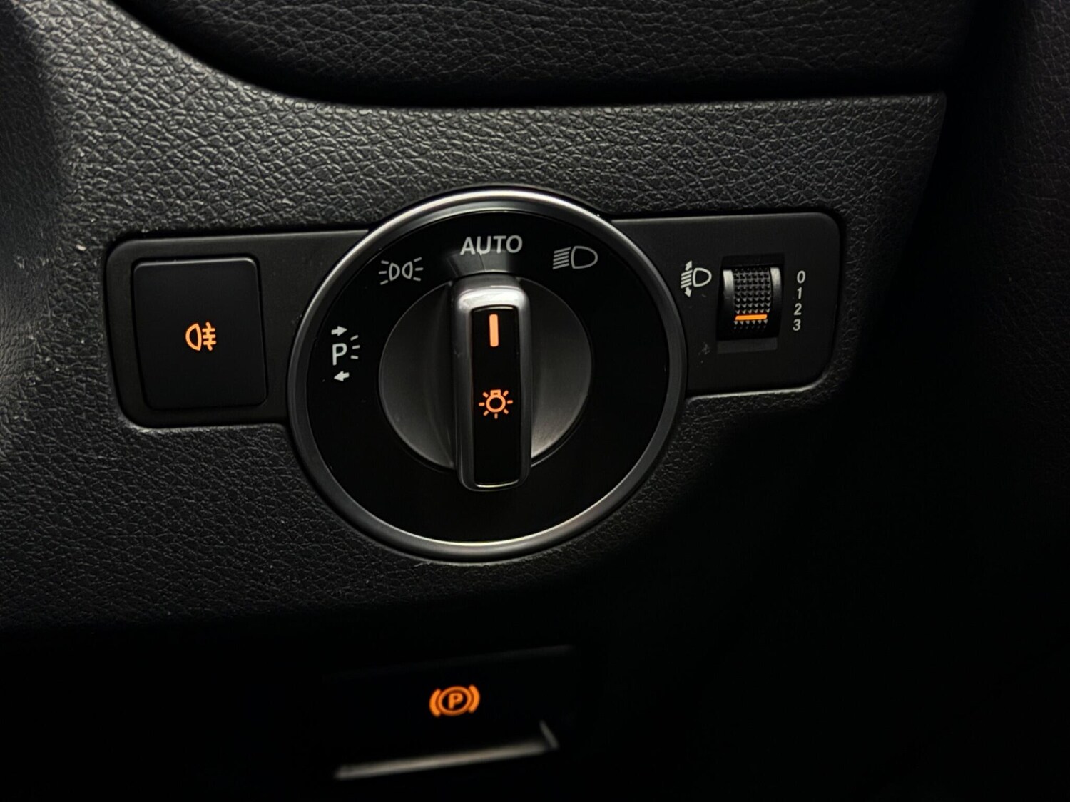 Used Mercedes-Benz GLA 2017 for sale - 77974337: Photo 35