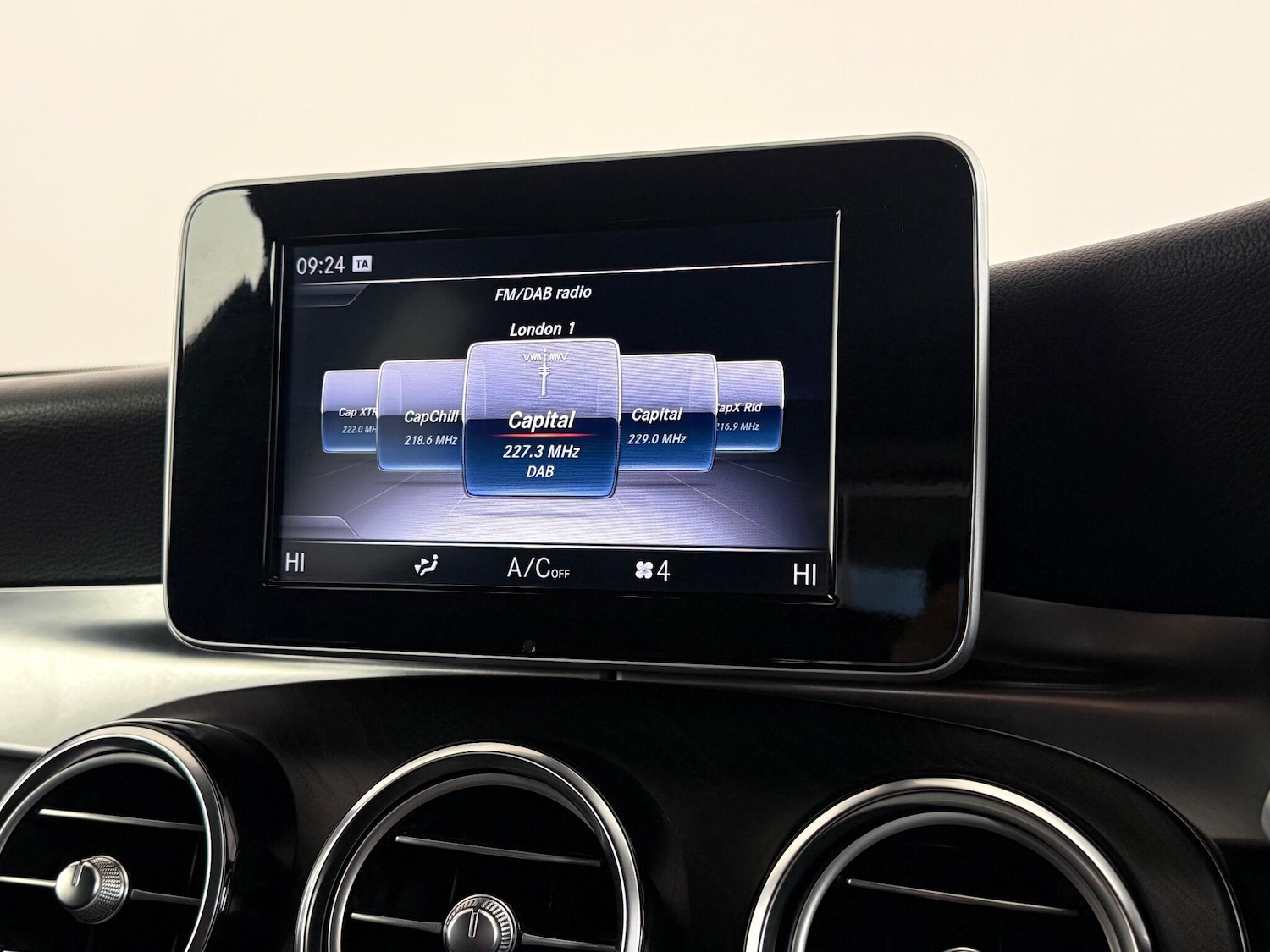 Used Mercedes-Benz GLC 2018 for sale - 76714118: Photo 31