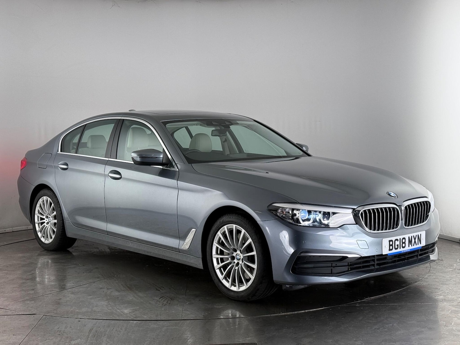 Used BMW 5 Series 2018 for sale - 76468705: Photo 1
