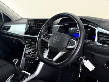 Used Volkswagen T-Roc 2023 for sale - 78654769: Photo