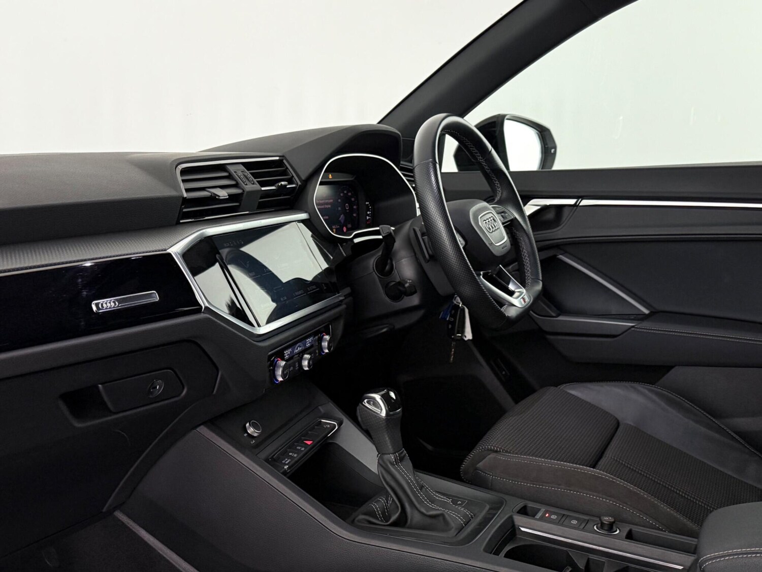 Used Audi Q3 2021 for sale - 77684475: Photo 15