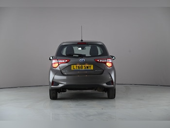 Used Toyota Yaris 2018 for sale - 77940924: Photo