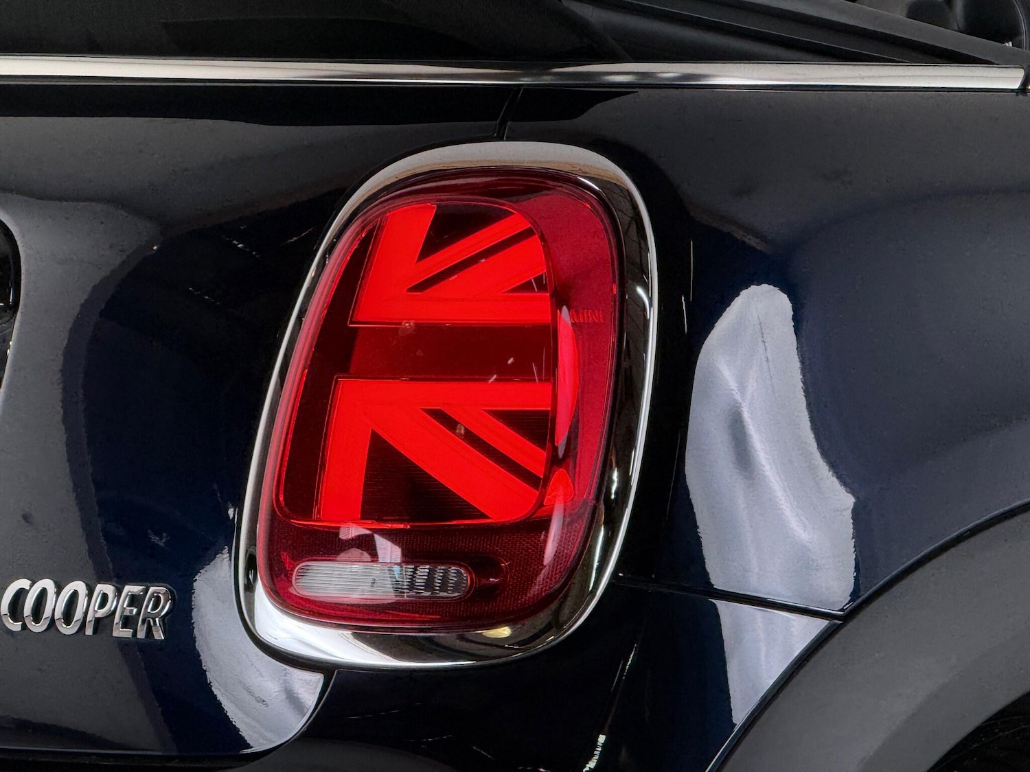 Used MINI Convertible 2021 for sale - 76714306: Photo 10