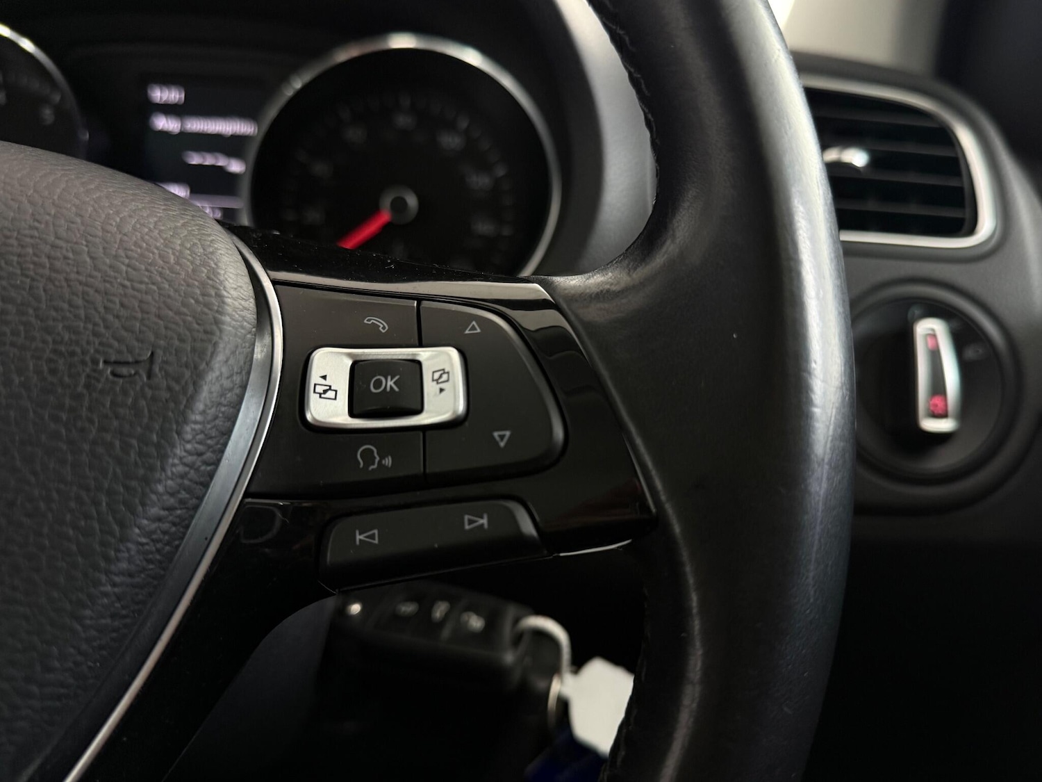 Used Volkswagen Polo 2016 for sale - 77091149: Photo 24