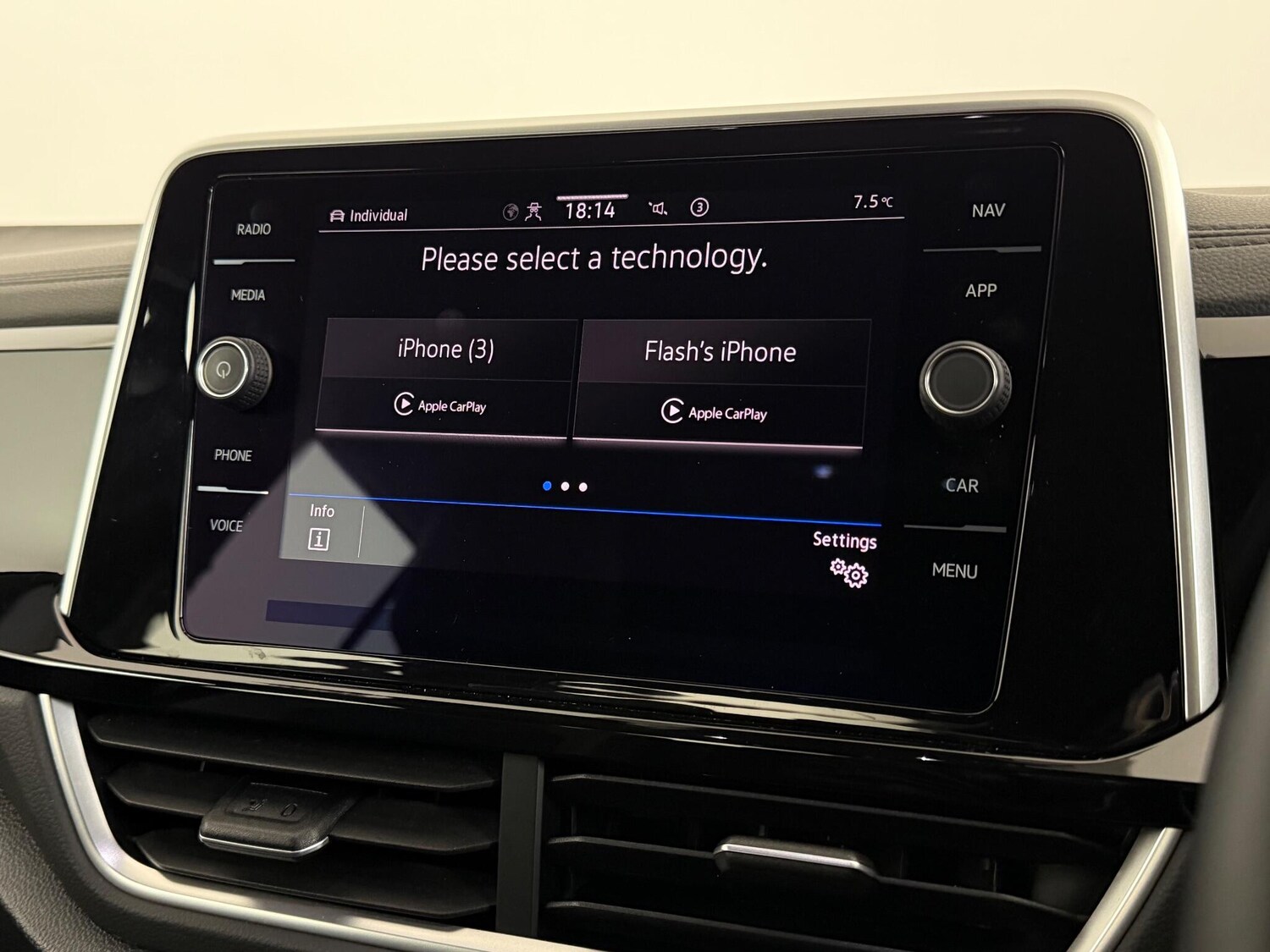 Used Volkswagen T-Roc 2022 for sale - 76620496: Photo 33