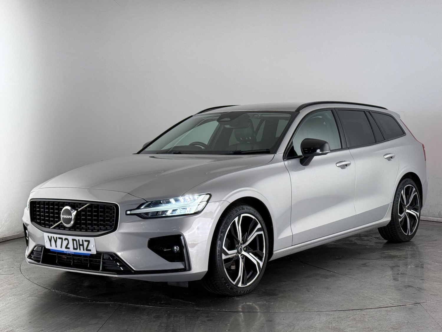 Used Volvo V60 2022 for sale - 77809261: Photo 2