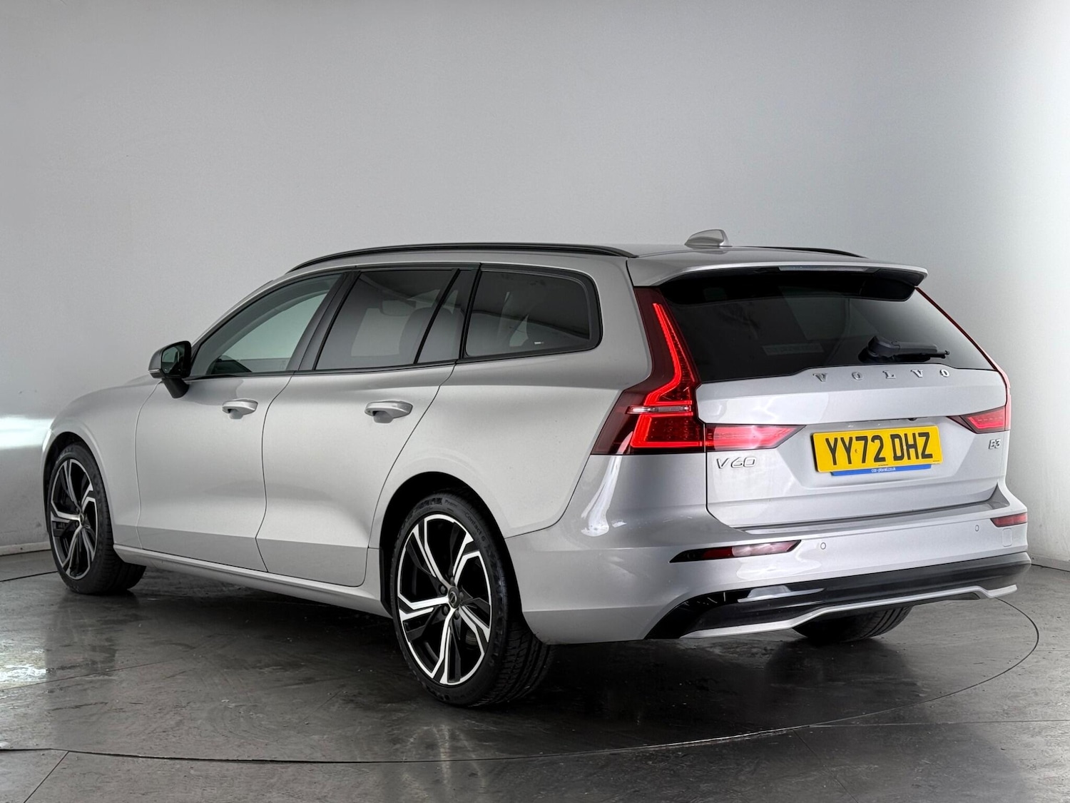 Used Volvo V60 2022 for sale - 77809261: Photo 3