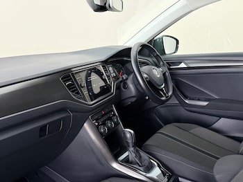 Used Volkswagen T-Roc 2019 for sale - 79111963: Photo