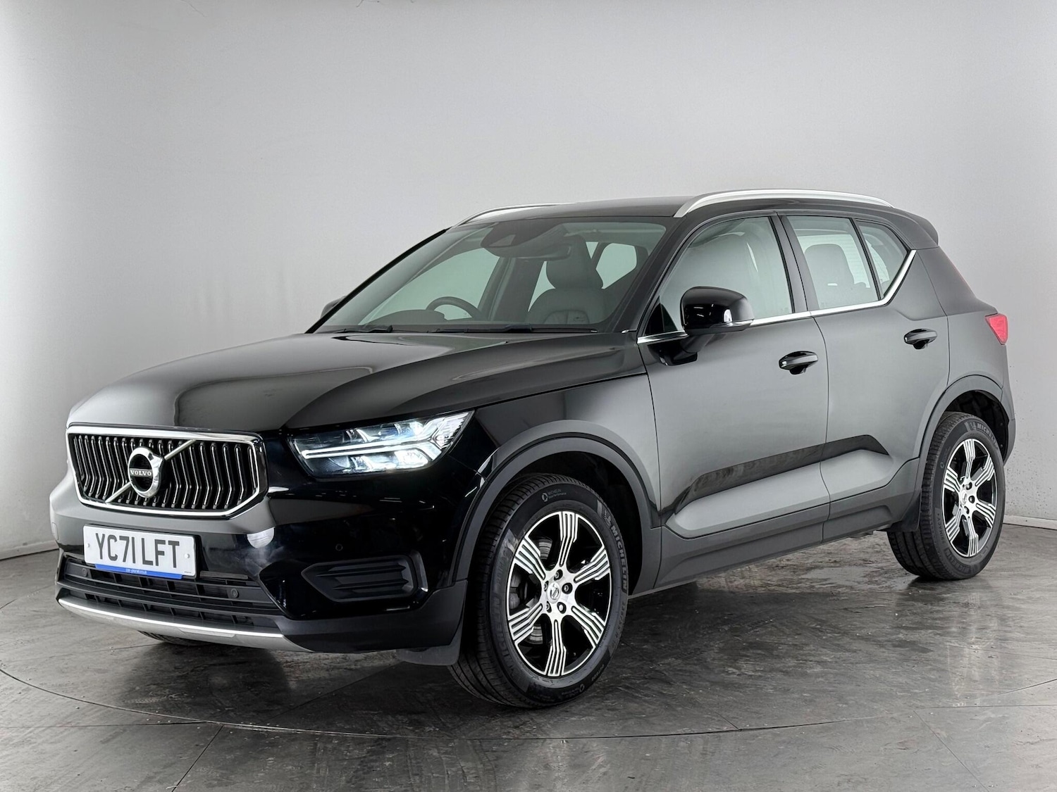 Used Volvo XC40 2021 for sale - 77180814: Photo 2