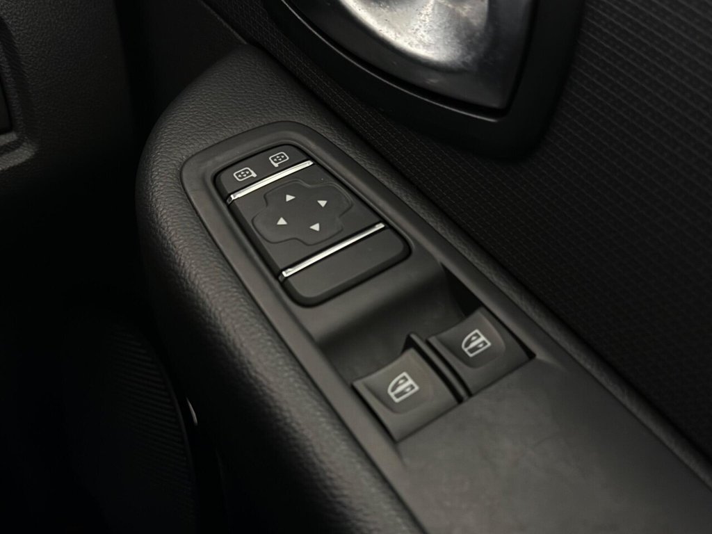 Used Renault Clio 2019 for sale - 76280033: Photo 32