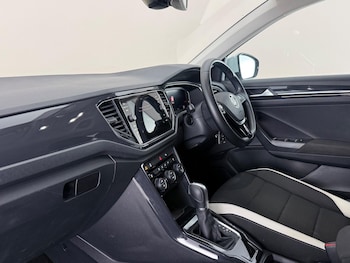 Used Volkswagen T-Roc 2018 for sale - 78529158: Photo
