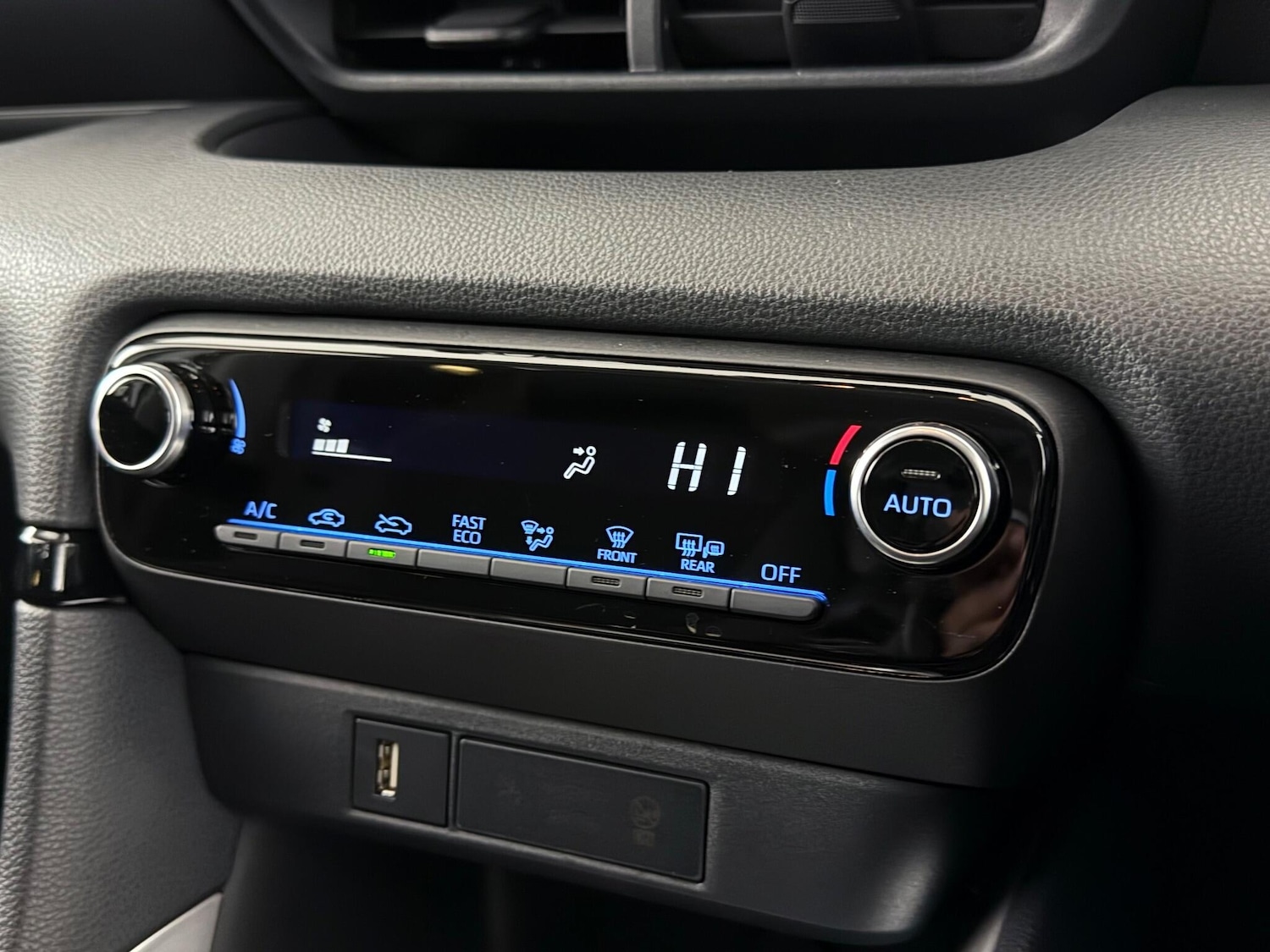 Used Toyota Yaris 2022 for sale - 76468465: Photo 41