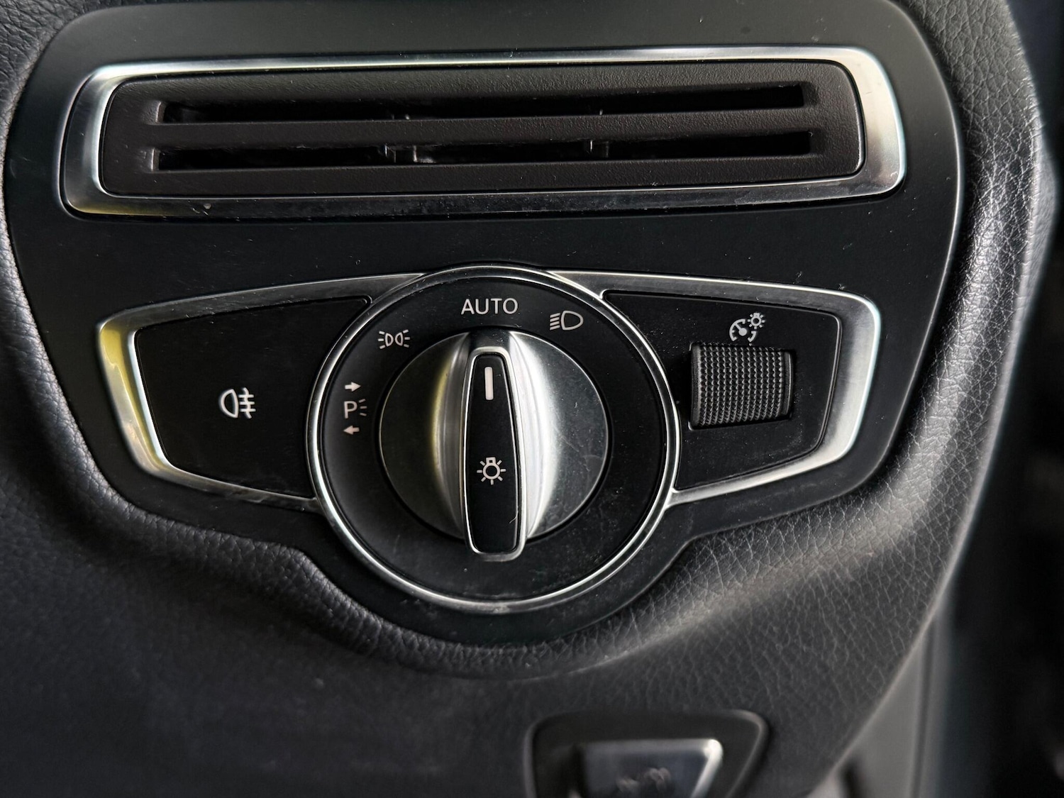 Used Mercedes-Benz GLC 2019 for sale - 76468791: Photo 37