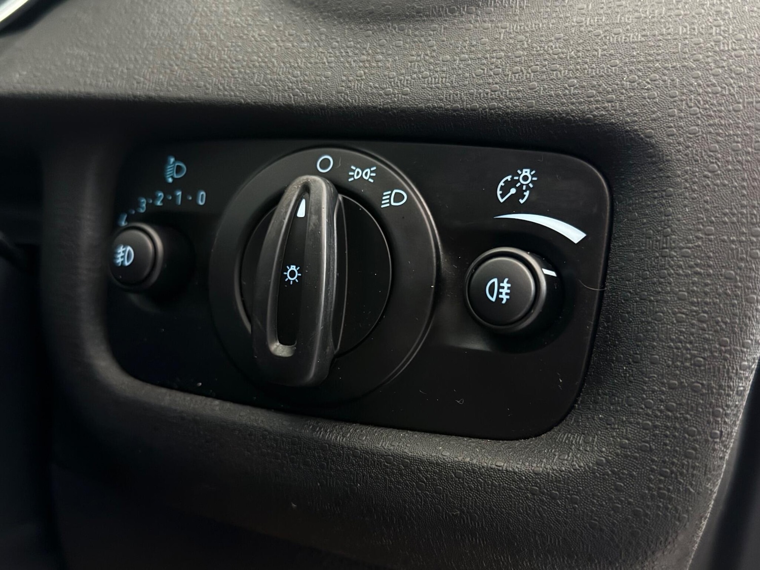 Used Ford Fiesta 2015 for sale - 77222188: Photo 25