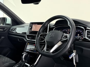 Used Volkswagen T-Roc 2023 for sale - 78574277: Photo