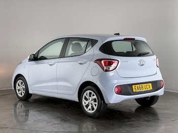 Used Hyundai i10 2018 for sale - 76468602: Photo