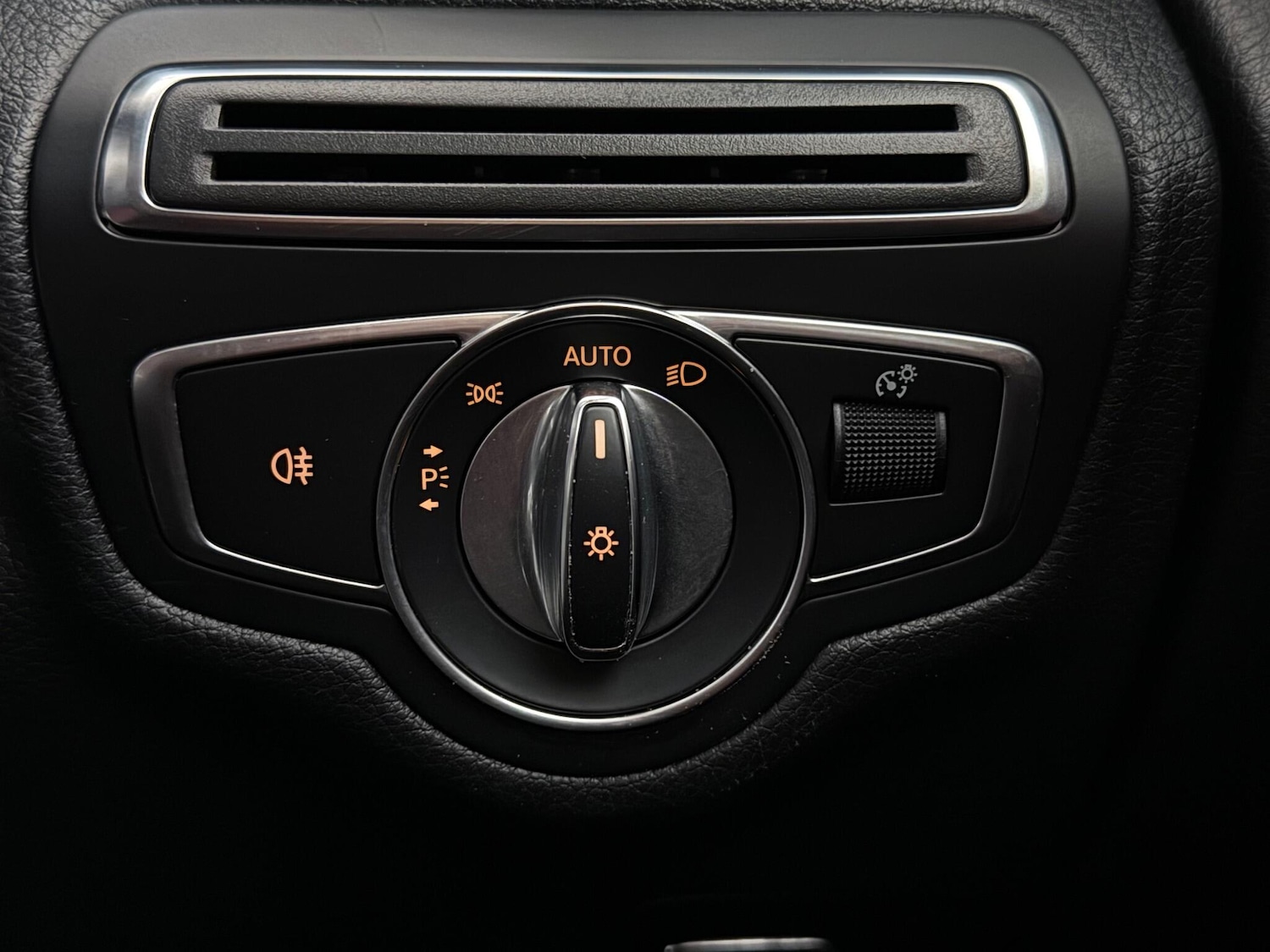 Used Mercedes-Benz GLC 2018 for sale - 77260410: Photo 30