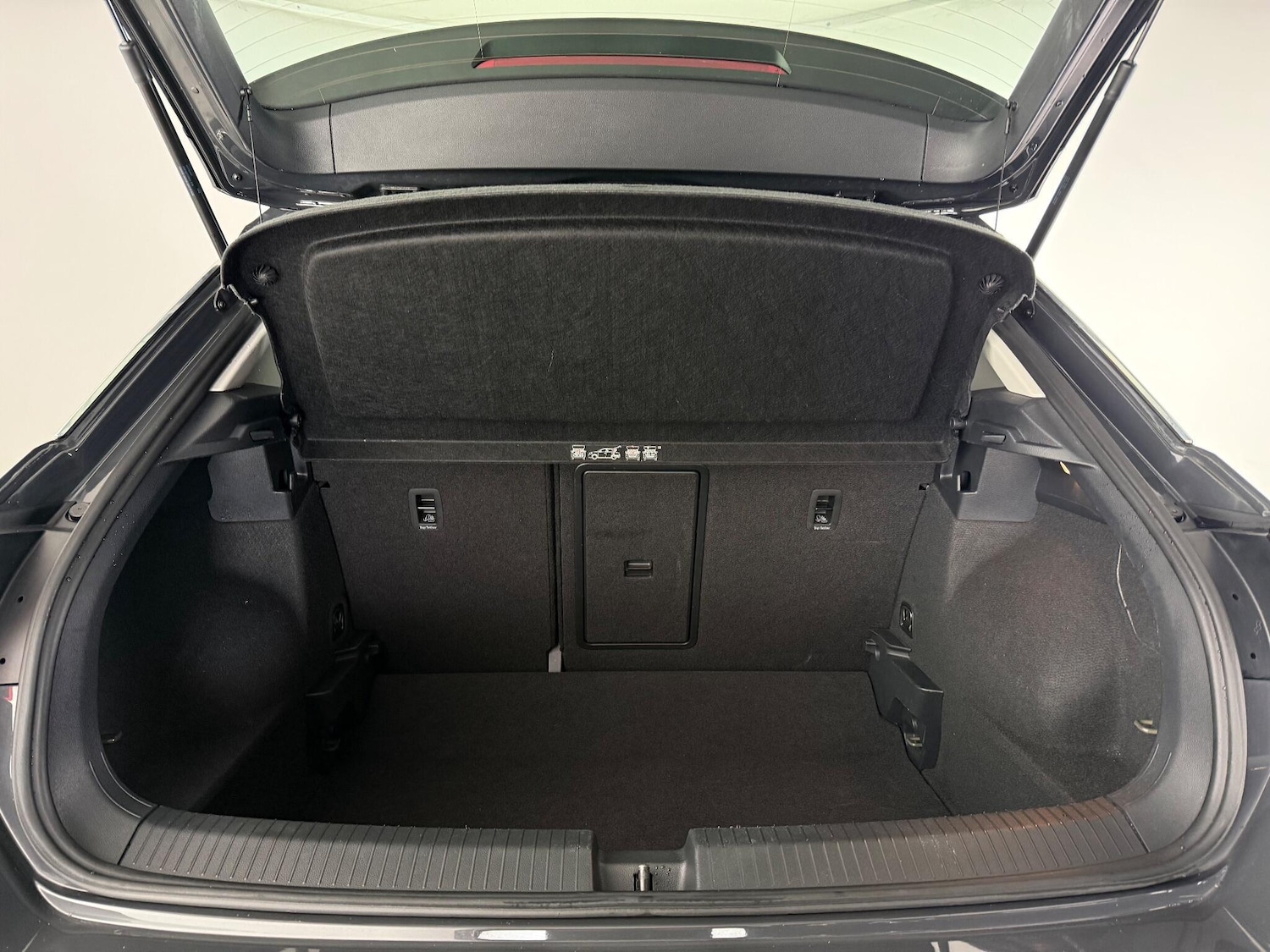 Used Volkswagen T-Roc 2019 for sale - 76620070: Photo 12