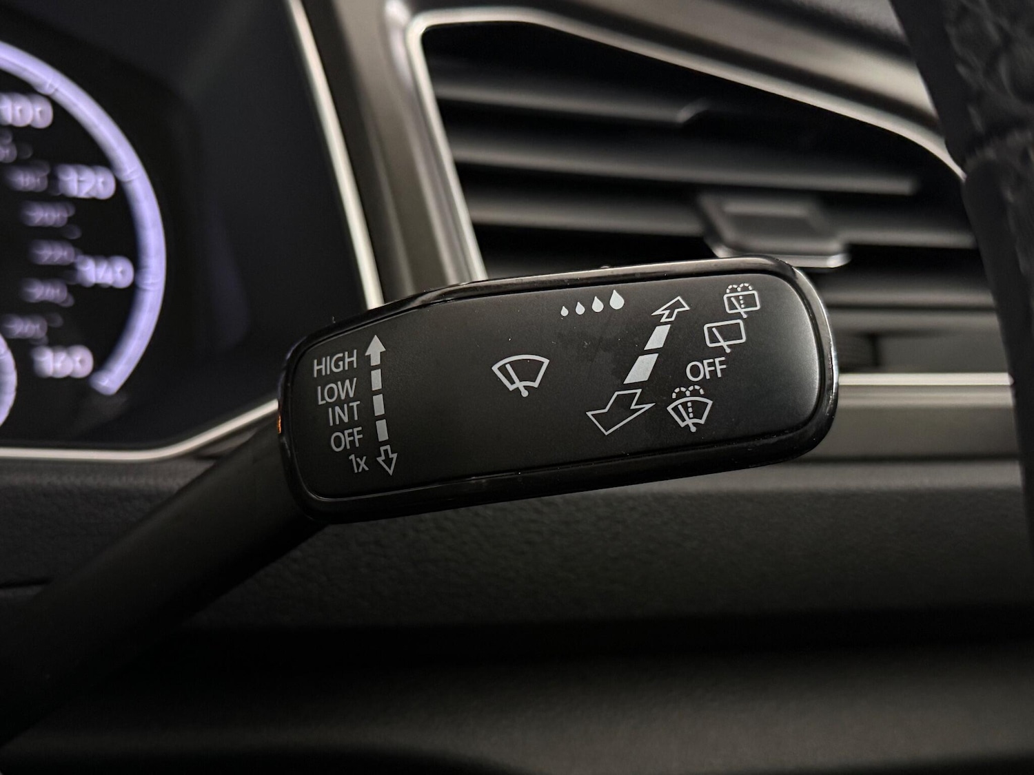 Used Volkswagen T-Roc 2019 for sale - 76620070: Photo 25