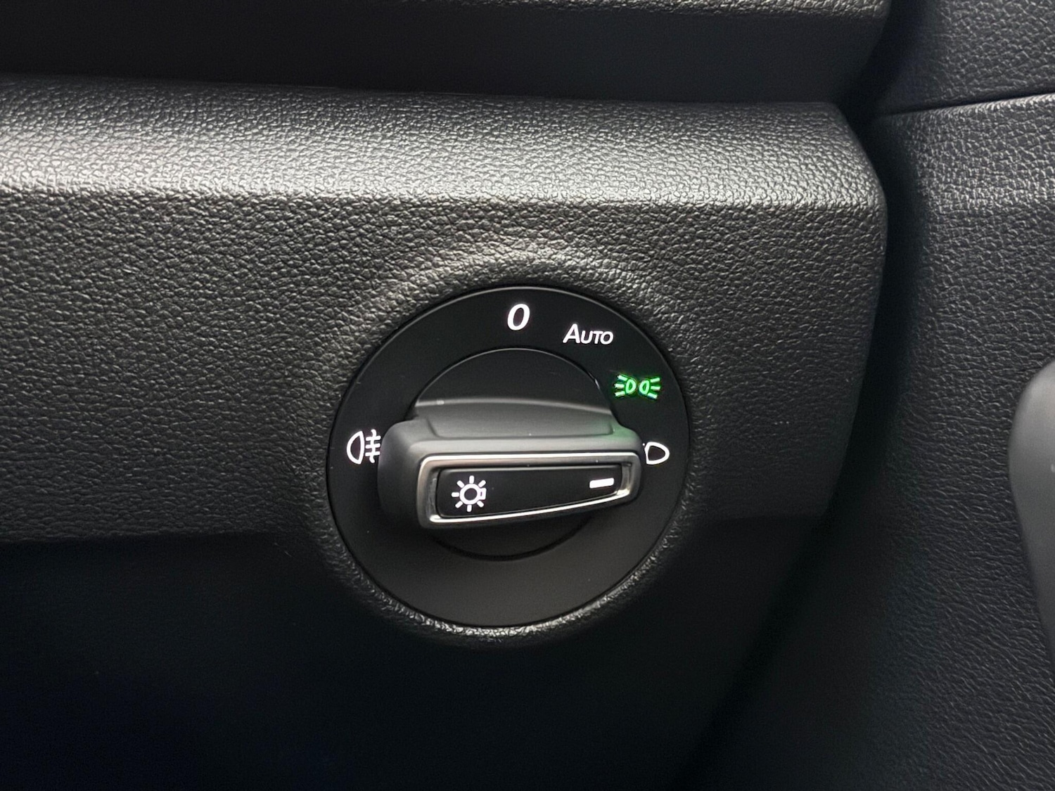 Used Volkswagen T-Roc 2019 for sale - 76620070: Photo 38